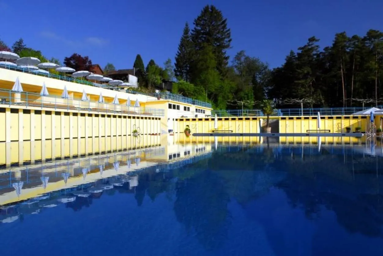Schwimmbad Wolfensberg